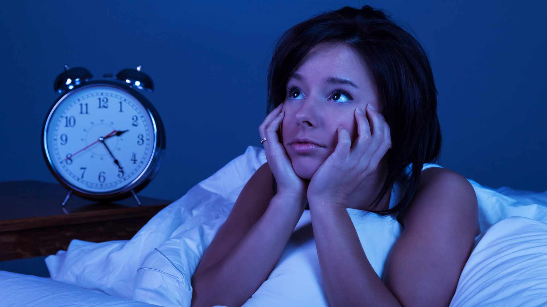why do i wake up in the middle of the night
